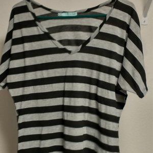 Maurices v-neck tee